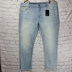 ASOS Mens Jeans Relaxed Lightwash Tapered Denim Size 40W‎ 30L New